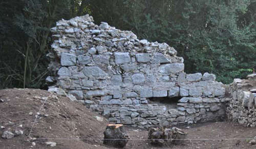 Secteur 7 (fouille 2010) : vestiges de la tour byzantine au sommet du tell.