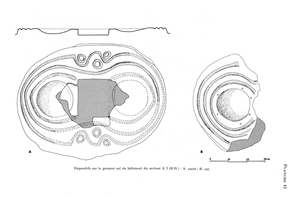 Clay structures found inside the Late Bronze Age building: on the left the western one, on the right the eastern one.
