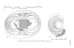 Dispositifs sur le premier sol du bâtiment du Bronze Récent ; à gauche, le dispositif Ouest ; à droite, le dispositif Est.