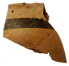 Fragment de bol « mycénien » (imitation ou importation) ; fin du Bronze Récent (1300-1200 av. J.-C.).