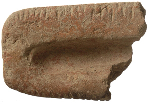 Fragment de moule métallurgique décoré d’incisions ; terre cuite, Néolithique Récent II (?).