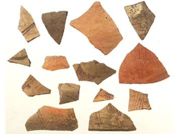 Fragments à décor peint du Néolithique Récent I.